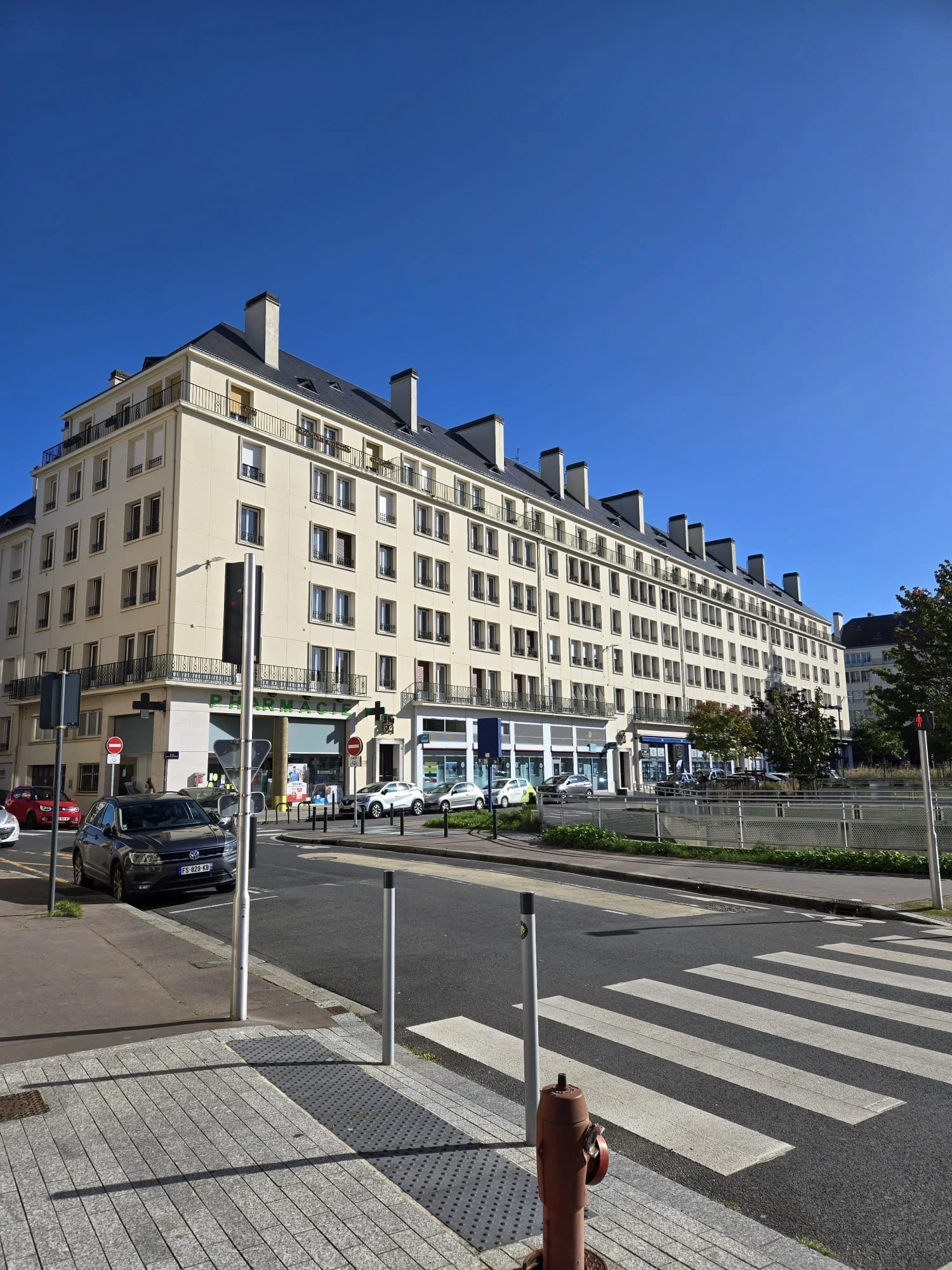 Bâtiment résidentiel de province IE : 1.3.5.7 place de la résistance, 14000 CAEN travaux financé par Vaelis - Bâtiment IRP 153 : 43 lots d’habitation ; réalisé en 2025. Projet de rénovation énergétique globale incluant l’isolation et le changement de mode chauffage et ECS
